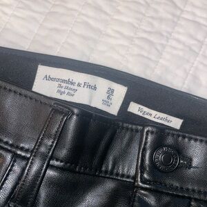 The Skinny High Rise Black Leather 6S